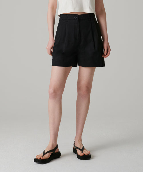 MUSINSA STANDARD WOMAN MUSINSA STANDARD WOMAN Women's Two-Tuck Wide Chino Shorts (Black)