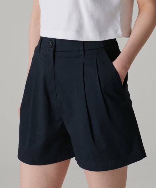 MUSINSA STANDARD WOMAN MUSINSA STANDARD WOMAN Women's Two-Tuck Wide Chino Shorts [Navy]