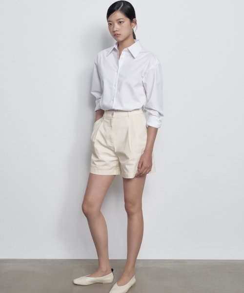 MUSINSA STANDARD WOMAN MUSINSA STANDARD WOMAN Women's Two-Tuck Wide Chino Shorts Cream