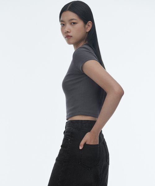 MUSINSA STANDARD WOMAN MUSINSA STANDARD WOMAN Women's Slim Crop Crew Neck T-Shirt (Dark Gray)