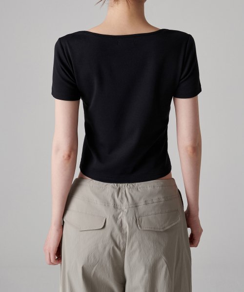 MUSINSA STANDARD WOMAN MUSINSA STANDARD WOMAN T-Shirt Slim Square Neck [Black]