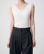 MUSINSA STANDARD WOMAN MUSINSA STANDARD WOMAN Women's Ribbed V-Neck Knit Sleeveless Top (Size XS)