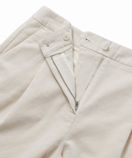 MUSINSA STANDARD WOMAN MUSINSA STANDARD WOMAN Women's One Tuck Wide Corduroy Shorts (Size)