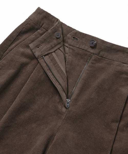 MUSINSA STANDARD WOMAN MUSINSA STANDARD WOMAN Women's One Tuck Wide Corduroy Shorts [Khaki Brown]