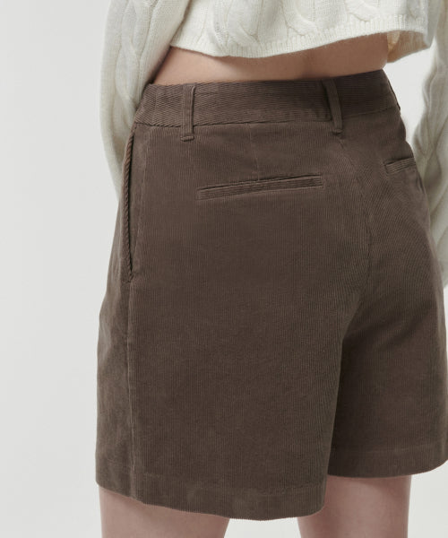 MUSINSA STANDARD WOMAN MUSINSA STANDARD WOMAN Women's One Tuck Wide Corduroy Shorts [Khaki Brown]
