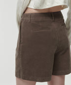 MUSINSA STANDARD WOMAN MUSINSA STANDARD WOMAN Women's One Tuck Wide Corduroy Shorts [Khaki Brown]