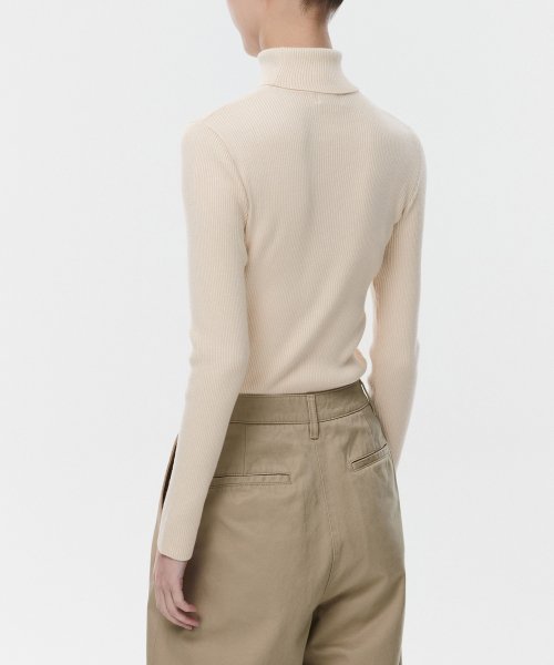 MUSINSA STANDARD WOMAN MUSINSA STANDARD WOMAN Women's Ribbed Slim Turtleneck Knit [Size M]