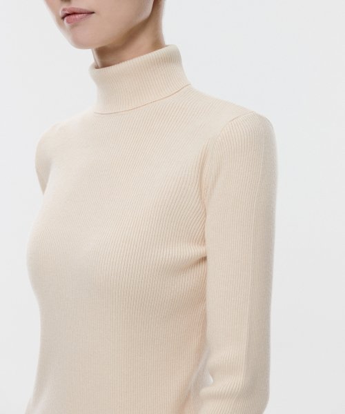 MUSINSA STANDARD WOMAN MUSINSA STANDARD WOMAN Women's Ribbed Slim Turtleneck Knit [Size M]