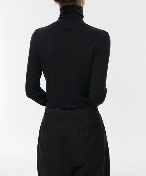 MUSINSA STANDARD WOMAN MUSINSA STANDARD WOMAN T-Shirt Slim Turtleneck Black