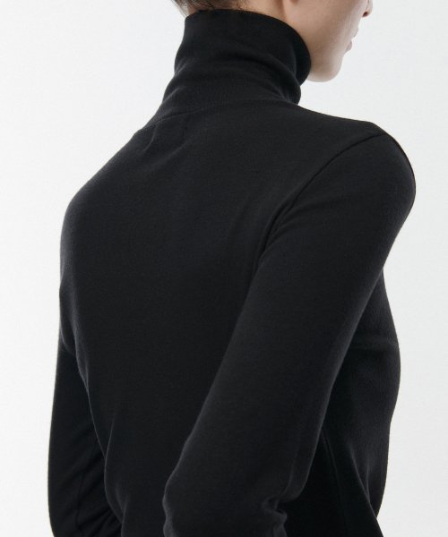 MUSINSA STANDARD WOMAN MUSINSA STANDARD WOMAN T-Shirt Slim Turtleneck Black