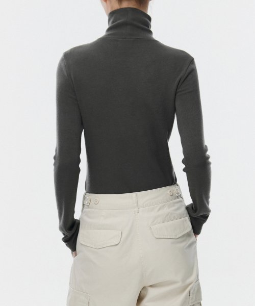 MUSINSA STANDARD WOMAN MUSINSA STANDARD WOMAN T-Shirt Slim Turtle Neck Dark Gray