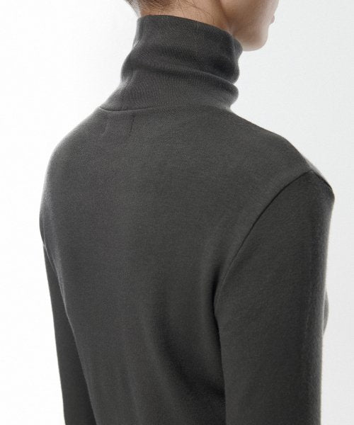 MUSINSA STANDARD WOMAN MUSINSA STANDARD WOMAN T-Shirt Slim Turtle Neck Dark Gray