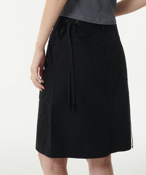 MUSINSA STANDARD WOMAN MUSINSA STANDARD WOMAN Women's Cargo Knee Length Skirt (Black)