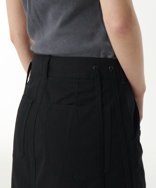 MUSINSA STANDARD WOMAN MUSINSA STANDARD WOMAN Women's Cargo Knee Length Skirt (Black)