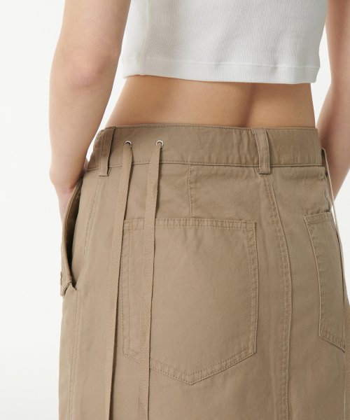 MUSINSA STANDARD WOMAN MUSINSA STANDARD WOMAN Cargo Knee Length Skirt (Beige)