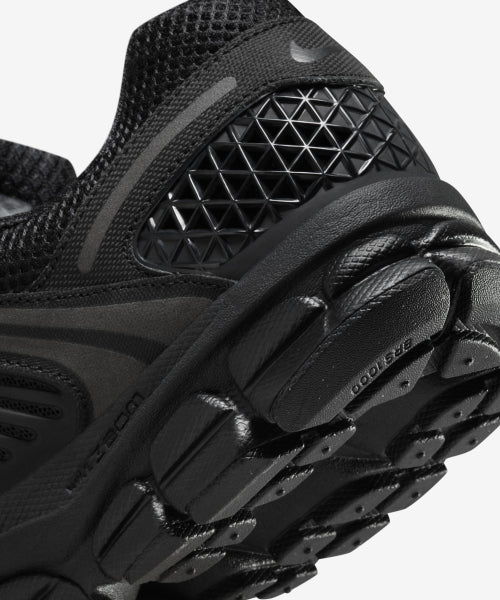 NIKE Nike Zoom Vomero 5 Sneakers - Black