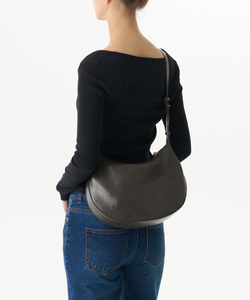 MUSINSA STANDARD WOMAN MUSINSA STANDARD WOMAN Fat Crescent Shoulder Bag Khaki Gray
