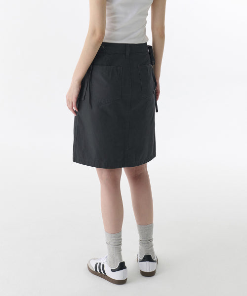 MUSINSA STANDARD WOMAN MUSINSA STANDARD WOMAN Cargo Knee Length Skirt (Dark Gray)