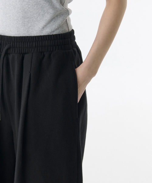 MUSINSA STANDARD WOMAN MUSINSA STANDARD WOMAN Women's One Tuck Bermuda Sweatpants [Black] Size