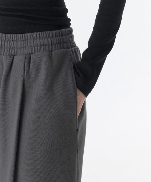MUSINSA STANDARD WOMAN MUSINSA STANDARD WOMAN Women's One Tuck Bermuda Sweatpants [Gunmetal] - Size M