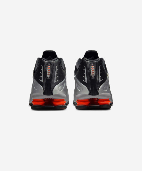 NIKE Nike Sneakers R4 M - Metallic Silver:Black:Picante Red