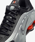 NIKE Nike Sneakers R4 M - Metallic Silver:Black:Picante Red