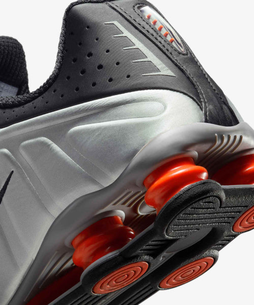 NIKE Nike Sneakers R4 M - Metallic Silver:Black:Picante Red
