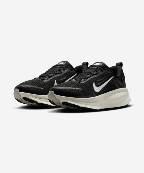 NIKE Nike Vomero 18 Shoes - Black: Coconut Milk: Light Iron Or: Summit White