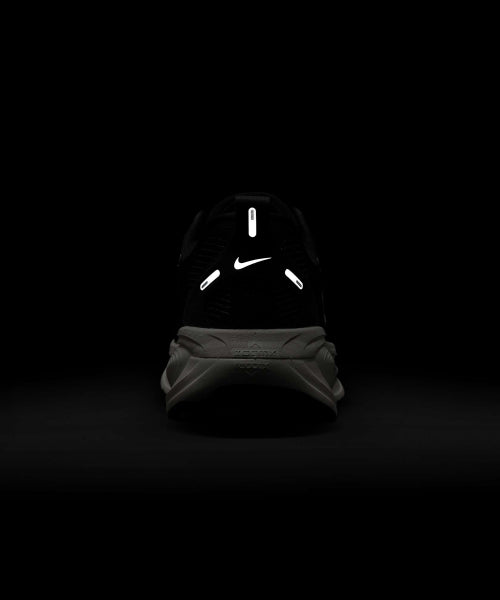 NIKE Nike Vomero 18 Shoes - Black: Coconut Milk: Light Iron Or: Summit White