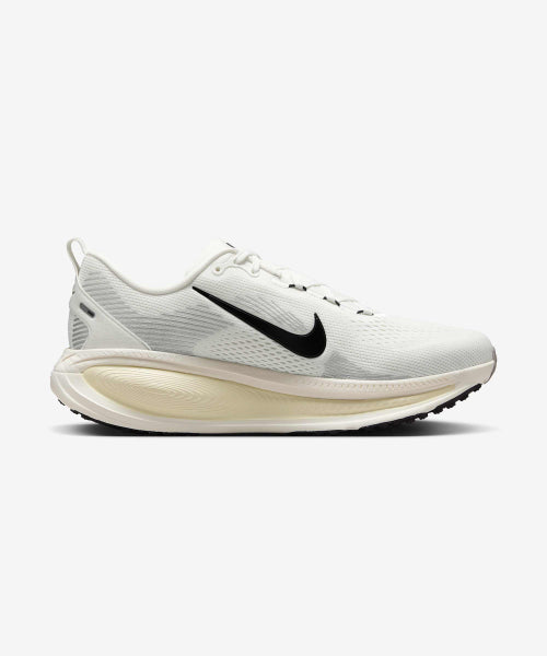 NIKE Nike Vomero 18 M - Summit White: Coconut Milk: Black