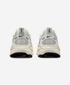 NIKE Nike Vomero 18 M - Summit White: Coconut Milk: Black