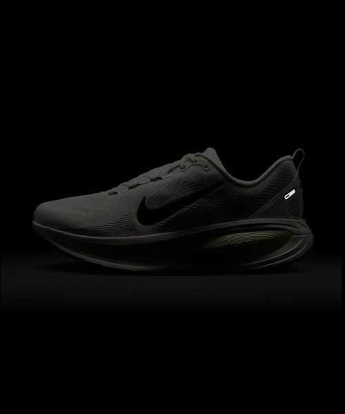 NIKE Nike Vomero 18 M - Summit White: Coconut Milk: Black
