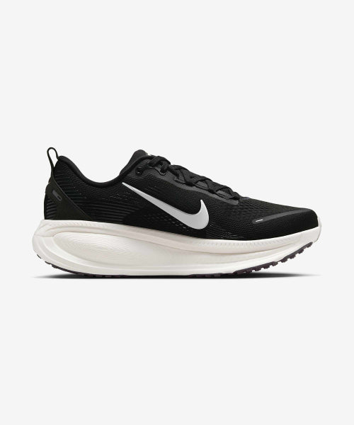 NIKE Nike Vomero 18 Shoes - Black: Coconut Milk: Light Iron Or: Summit White