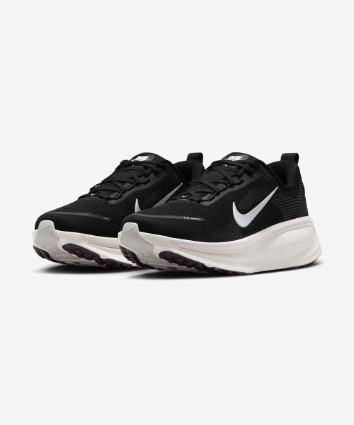 NIKE Nike Vomero 18 Shoes - Black: Coconut Milk: Light Iron Or: Summit White