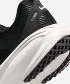 NIKE Nike Vomero 18 Shoes - Black: Coconut Milk: Light Iron Or: Summit White