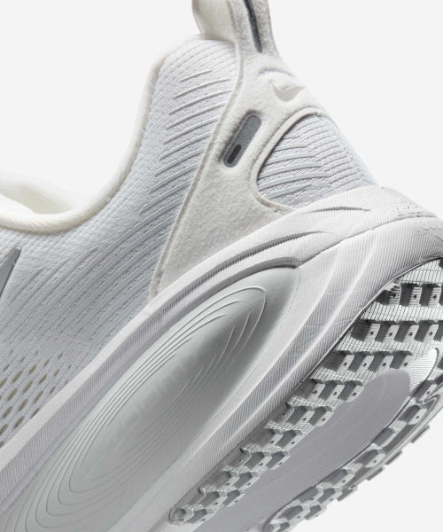 NIKE Nike Vomero 18 W - Women's Running Shoes