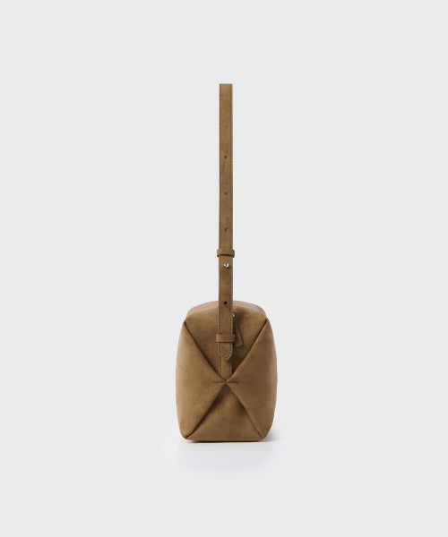 MUSINSA STANDARD WOMAN MUSINSA STANDARD WOMAN Synthetic Suede Pillow Shoulder Bag [Brown]