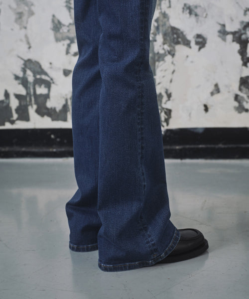 MUSINSA STANDARD WOMAN MUSINSA STANDARD WOMAN Women's Slim Flare Denim Pants [Medium Indigo]