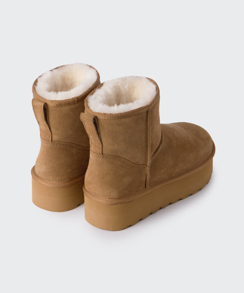 MUSINSA STANDARD WOMAN MUSINSA STANDARD WOMAN Winter Pug Platform Boots (Light Brown)