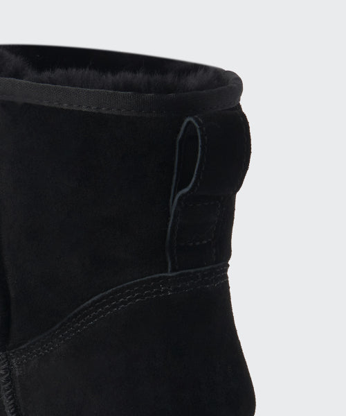 MUSINSA STANDARD WOMAN MUSINSA STANDARD WOMAN Winter Pug Platform Boots (Black)