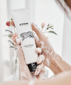 EVIDENCE IN YOUR SKIN EVIDENCE IN YOUR SKIN Camellia Moisturizing Set (Foam Cleanser 150ml + Toner 200ml)