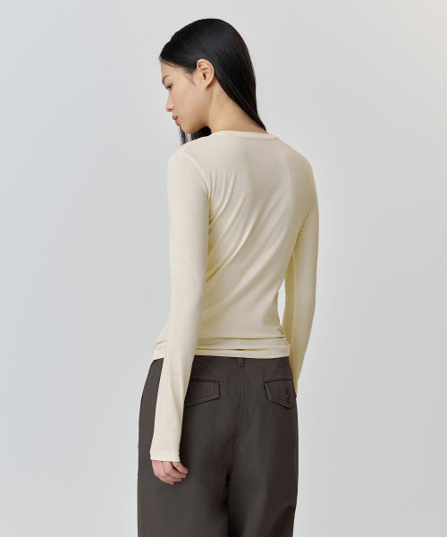 MUSINSA STANDARD WOMAN MUSINSA STANDARD WOMAN Sheer Slim Long Sleeve T-Shirt (Butter Cream)