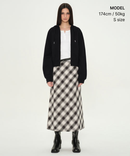 MUSINSA STANDARD WOMAN MUSINSA STANDARD WOMAN Ombre Check Maxi Skirt (Black)