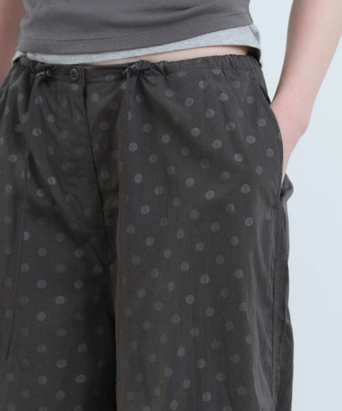 MUSINSA STANDARD WOMAN MUSINSA STANDARD WOMAN Women's Polka Dot Parachute Pants [Gunmetal]
