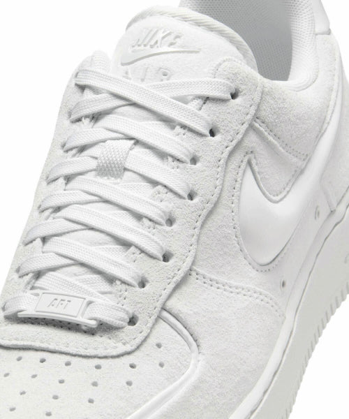NIKE Nike Air Force 1 07 W - Off White: Light Smoke Gray