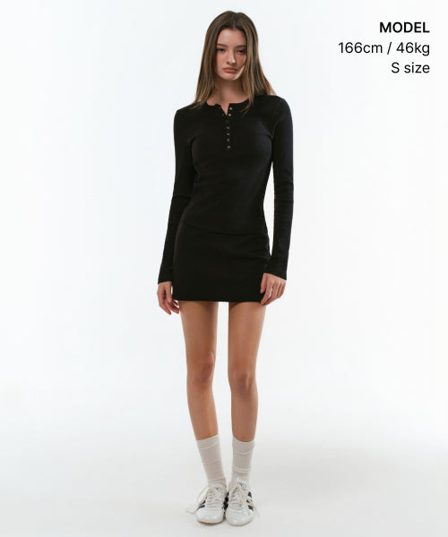 MUSINSA STANDARD WOMAN MUSINSA STANDARD WOMAN Women's Ribbed Slim Henley Neck Long Sleeve T-Shirt (Black)