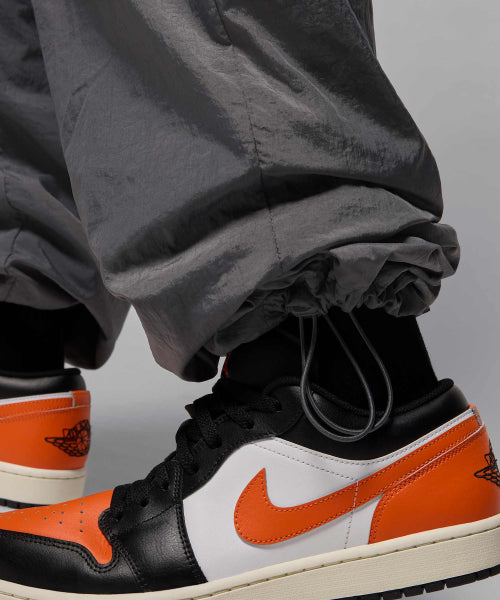 NIKE NIKE Pants M - Iron Gray: Black