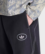 ADIDAS ADIDAS Shoemaker Graphic Fleece Pants - Black