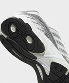 ADIDAS ADIDAS Adistar Control 3 Sneakers - White:Silver