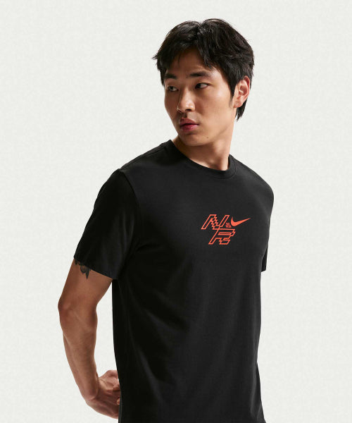 NIKE NIKE T-Shirt M - Black: Bright Crimson